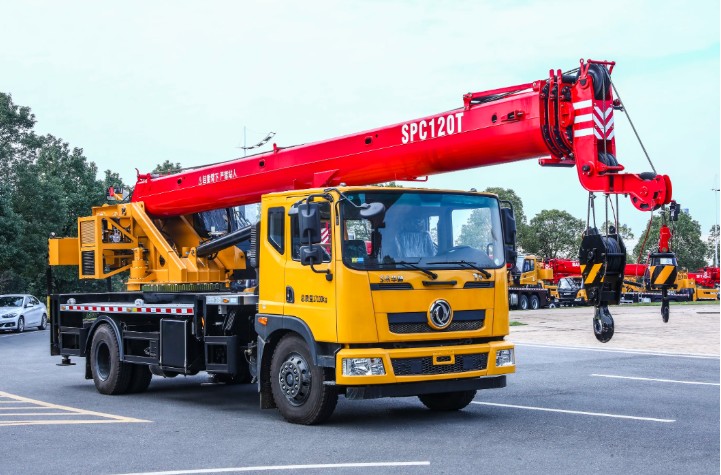 Crane Truck: What It Is & How It Works