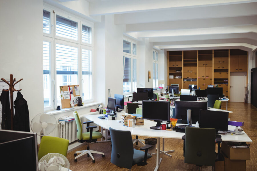 Choosing Between a Full-Service Design Firm and a Contractor-Led Office Renovation