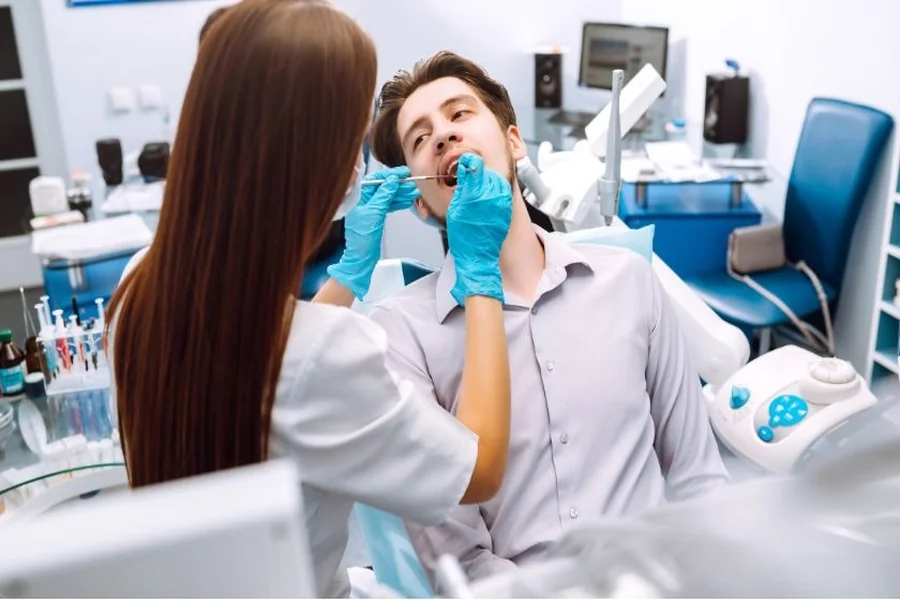 3 Cosmetic Dental Procedures Parents Often Choose For Themselves