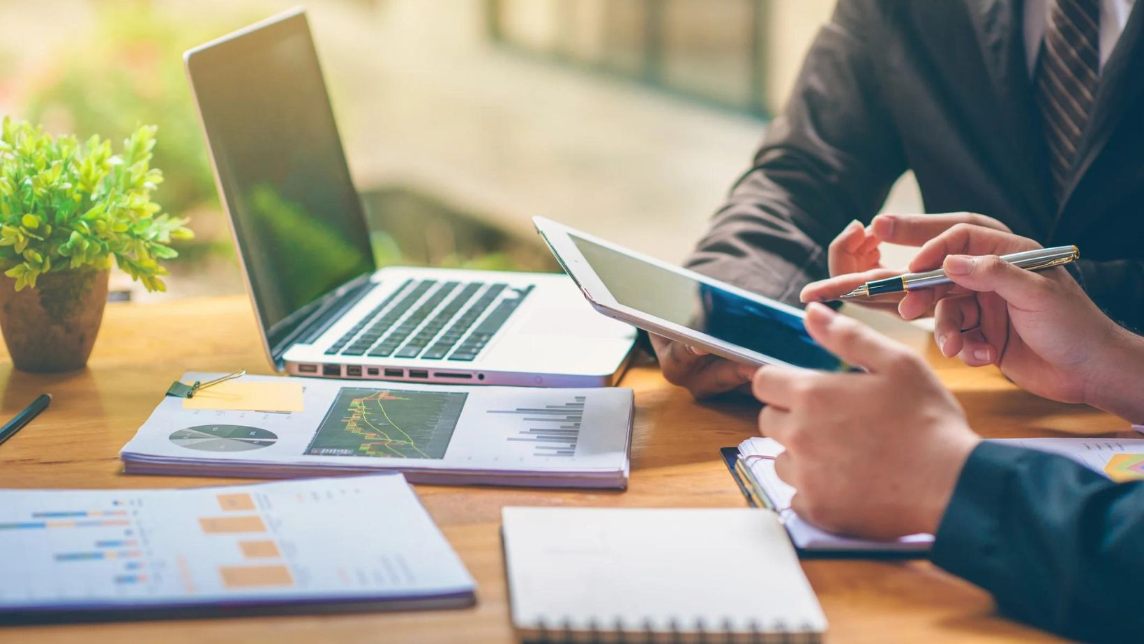 4 Ways Financial Advisors Enhance Financial Decision Making
